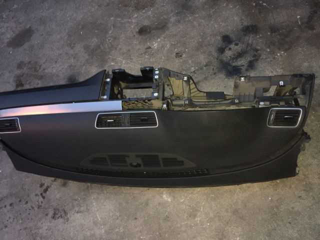 Volkswagen Passat 2005-2015 Çıkma Yedek Gögüs Izgarası